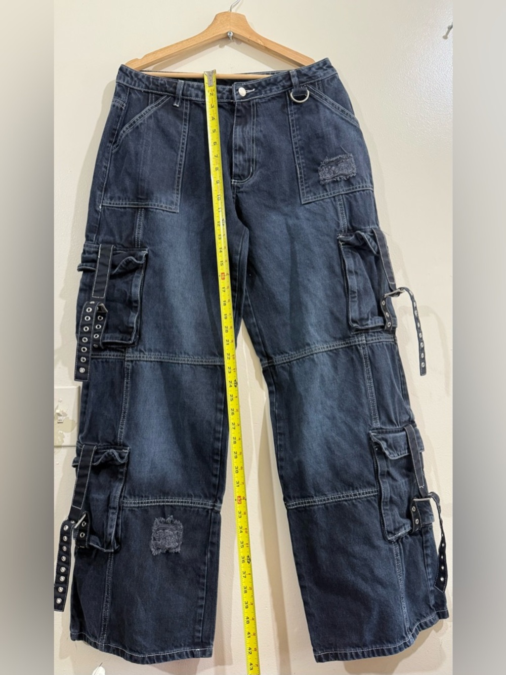 DAISY STREET High-Rise Black Wide-Leg Cargo Jeans with Grommet Straps - Picture 6 of 7